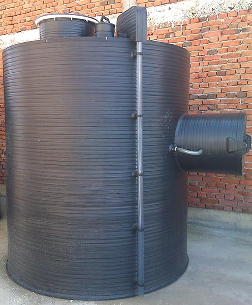 Rezervoar za skladistenje nafte sa zastitom pumpe za istakanje